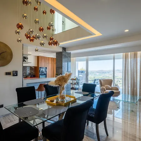 Twentyfirst Panoramic View House With Pool