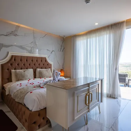 Twentyfirst Panoramic View House With Pool