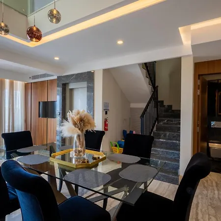 Vakantiehuis Twentyfirst Panoramic View House With Pool